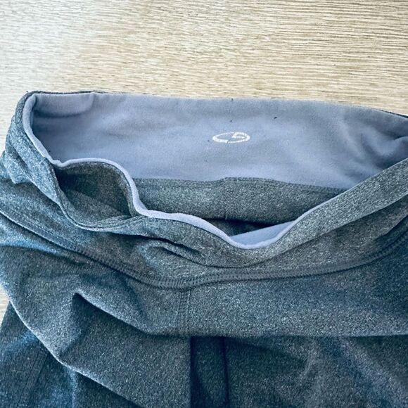 C9 Champion Heather Gray Cropped Capri Athletic Leggings XS - Picture 3 of 3